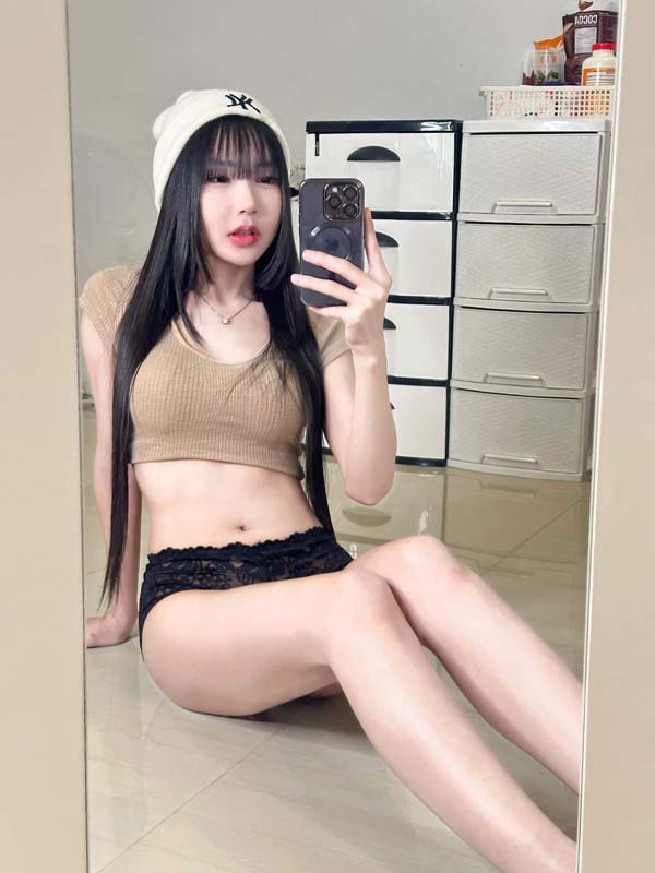 Moniee12