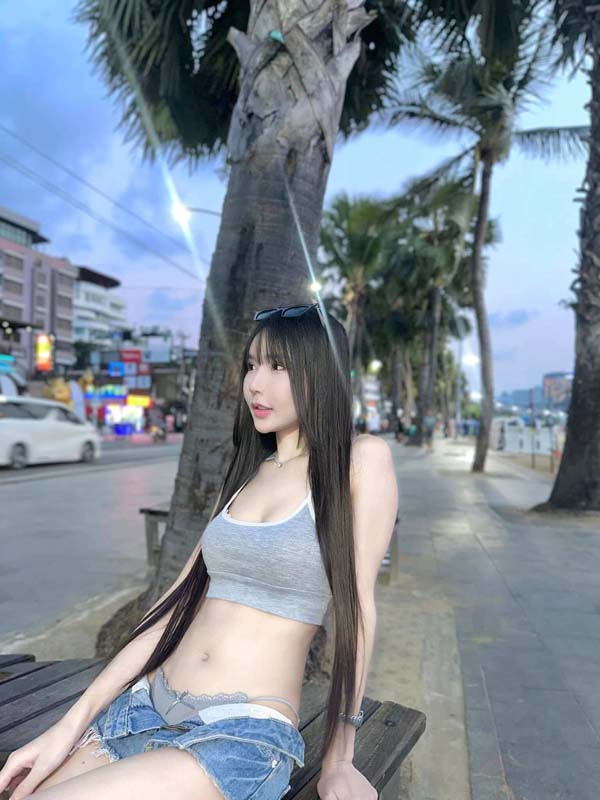 Moniee9